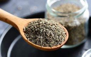 مصرف روزانه مقدار کمی سیاه‌دونه می‌تونه به کاهش کلسترول کمک کنه